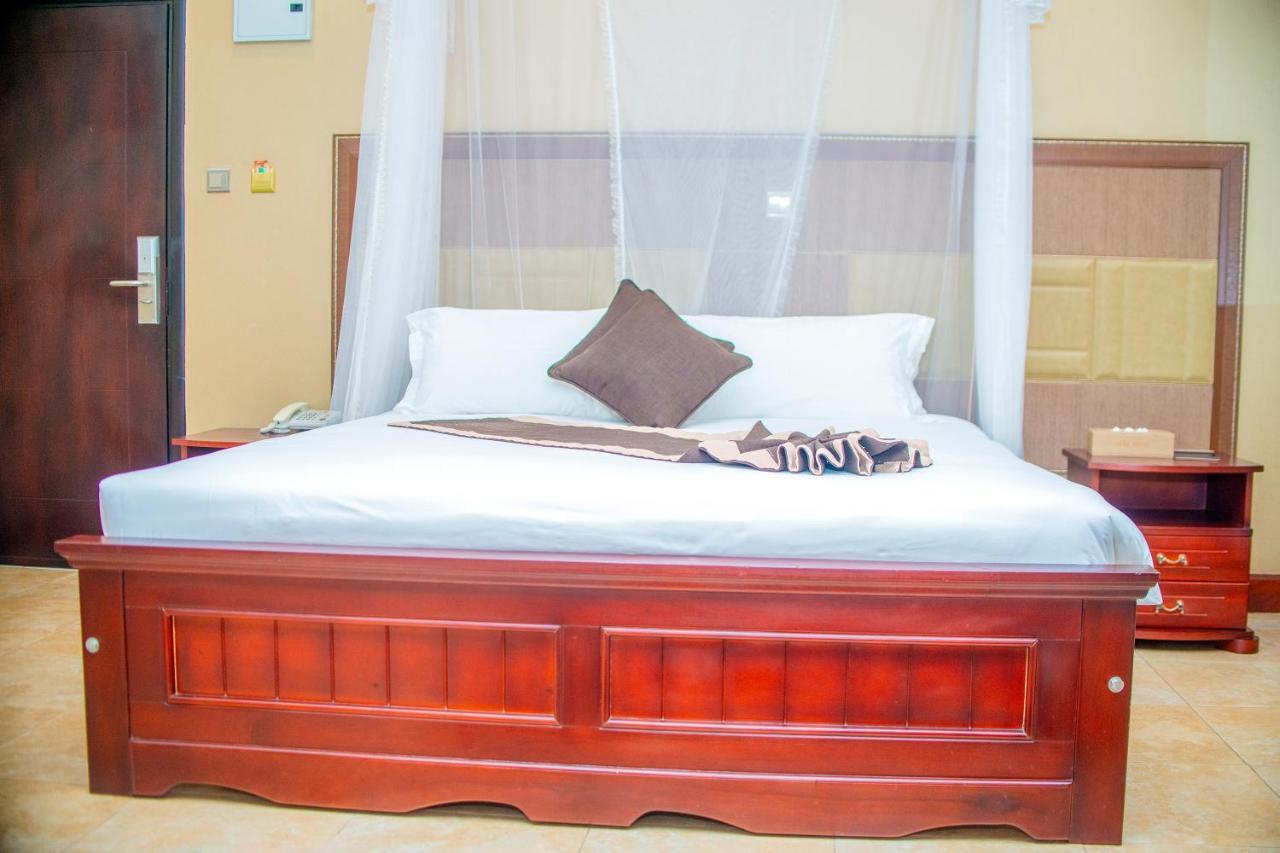 Hera Hotel Кампала Экстерьер фото