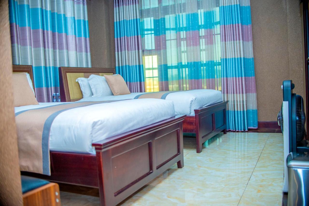 Hera Hotel Кампала Экстерьер фото